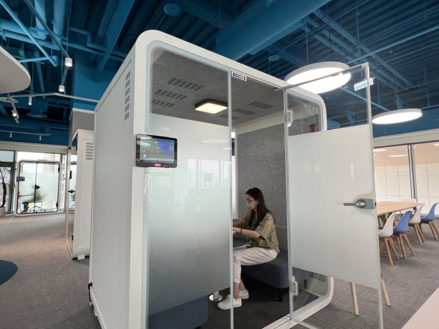 z6.com高雄據點的智慧行動辦公艙，展現z6.com在面板以外的研發應用軟實力